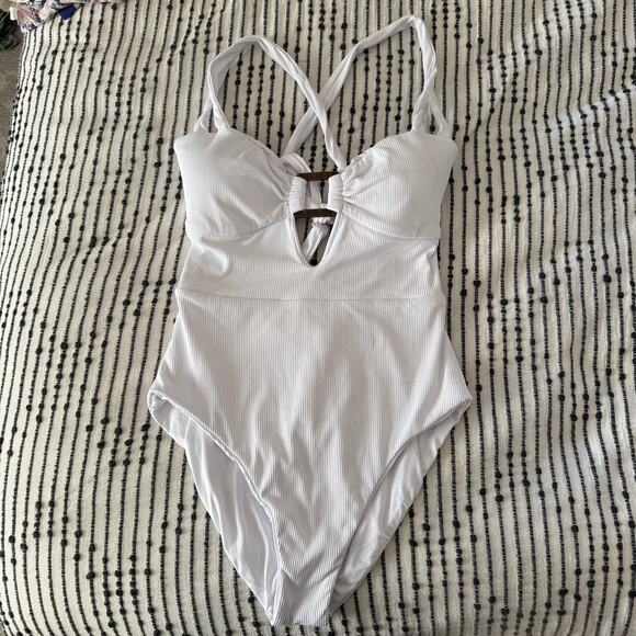 BECCA | White Ribbed Peek-a-boo Tortoise Ring One Piece Swimsuit | Large BNWT - Picture 2 of 7